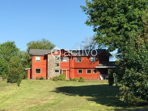 Espectacular Casa Orilla Río Angachilla