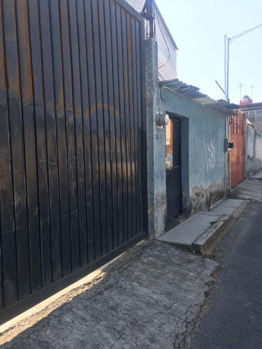 Terreno (con Techo De Lamina De Asbesto, En San Lorenzo La Cebada