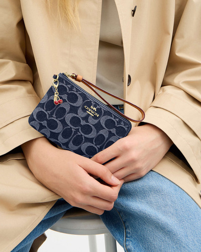 Muñequera Wristlet Coach Monogram Signature Y Color Denim