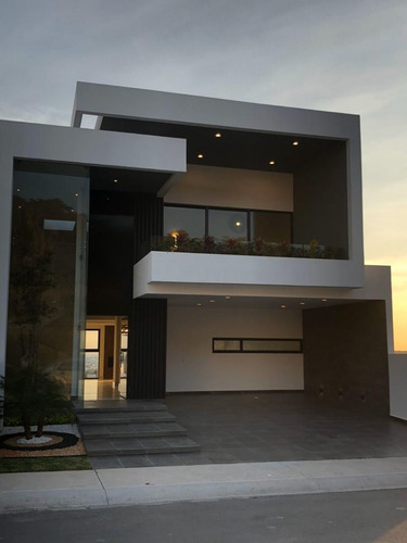Residencia En Lomas De Juriquilla, De Autor, Sótano, Jardín, Bar, Doble Altura