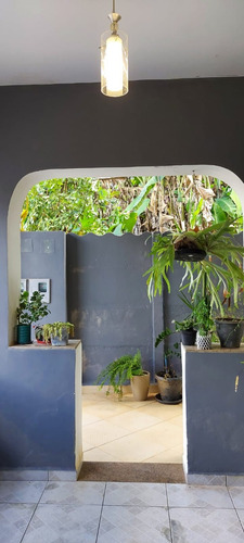 Chácara No Centro De Faria Lemos/mg Com 700m2, Com 2 Casas Uma Grande Em Alto Padrão E Uma Casa Menor, Com Piscina E Área Goumet E Pomar Com Muitas Frutas, Pronta Para Morar