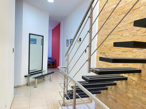 Imagen 12 de 20 de En Venta Casa Moderna En Los Cedros De La Castellana