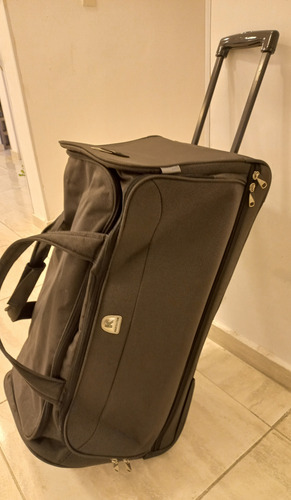 Bolso Karpatos Con Ruedas Manija Extensible Con Fueye Inferi Negro Lisa (Usado)