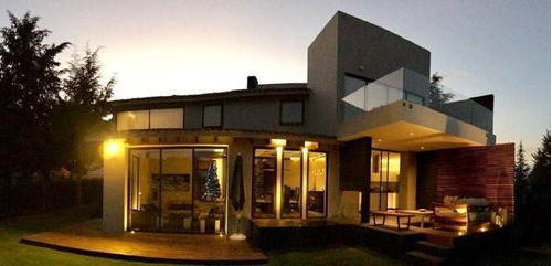 Imagen 2 de 14 de En Venta Moderna Casa En El Club De Golf Los Encinos, Estado De México.