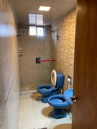 Imagen 7 de 15 de Casa De Dos Dormitorios Con Jardín, Barbacoa Y Techo Para Vehículo