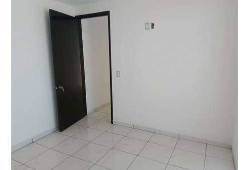 Casa De 3 Recamaras Con Balcon En Santiago, Col Alta Luz