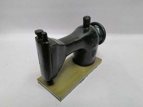 Maquina Coser Decorativa U.s.a Singer En Hierro (Usado)