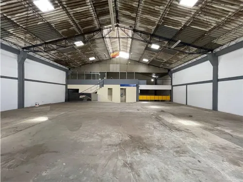 700 M2 Bodega En Arriendo En Samaria, Itagui