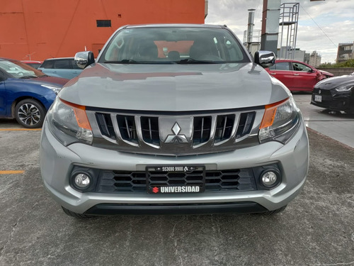 Imagen 2 de 14 de Mitsubishi L200 2018 2.4 Cabina Doble 4x2 Mt