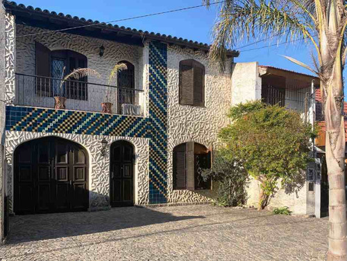 Chalet En Venta Con Permuta En Villa Luzuriaga