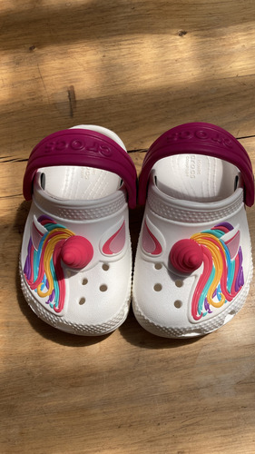 Crocs Niñas Sandalias Unicornio Originales Talle 1-3 (Usado)