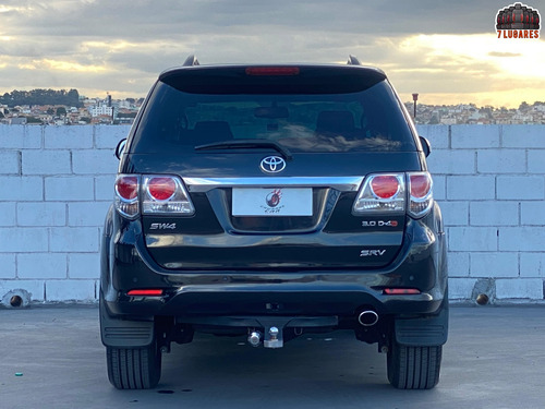 Toyota Hilux SW4 3.0 SRV 4X4 7 LUGARES 16V TURBO INTERCOOLER DIESEL 4P AUTOMÁTICO
