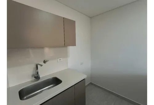 Aparta Estudio Amplio En Arriendo Av Centenario