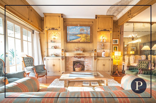 Chalet De Estilo De Barrio Stella Maris