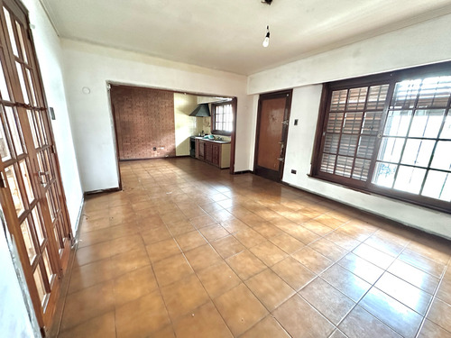 Casa Con Local En Venta De 5 Ambientes En Quilmes Oeste