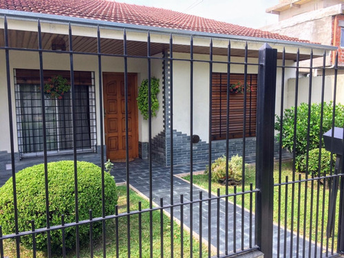 Imagen 2 de 14 de Venta De Casa En Burzaco