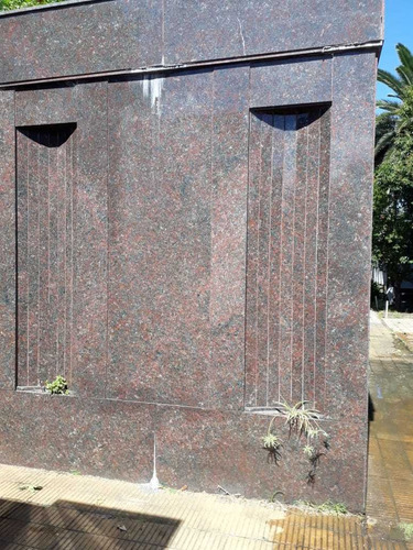 Imagen 2 de 4 de Venta De Bóveda En Cementerio Municipal De Lanus, Todo En Marmol