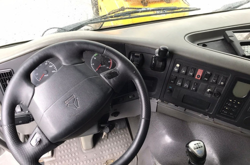 Imagem 7 de 8 de Promoção Sinotruk 380 6x4 Ano 2010