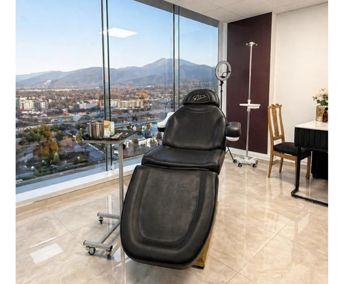 Arriendo Elegante Oficina Para Centro De Belleza Integral.-