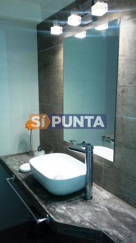 Imagen 11 de 12 de Apartamento En Primera Linea, Playa Mansa, 2 Dormitorios *
