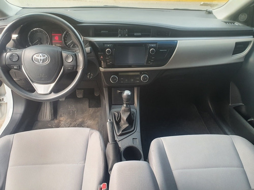 Imagen 9 de 10 de Toyota Corolla 2014 1.8 Xei Mt 140cv