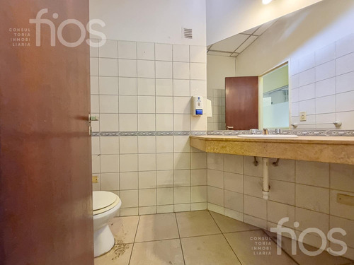 Venta Inmueble Comercial Con Galpón, Entrepiso Y Oficinas En Barrio Luis Agote