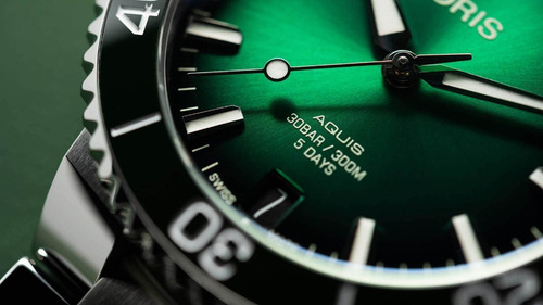 Reloj Oris Aquis Date Calibre 400 Original Caballero C/verde Correa Plateado Bisel Verde Fondo Verde