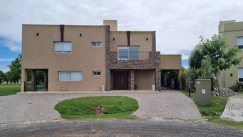 Excelente Propiedad En Venta En Club De Campo Cruz Del Sur. San Vicente, Ruta 58.