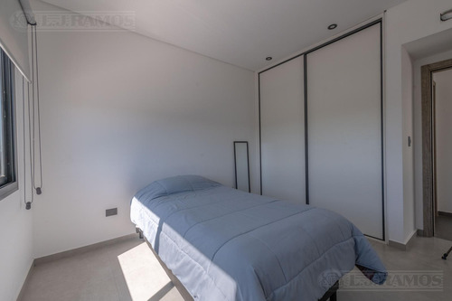 Impecable Casa Con Hermosa Vista A Laguna En Canton Norte - Escobar - Pg