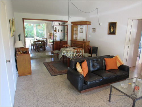Chalet Típico De Punta Del Este, A 300 Metros De Playa Mansa- Ref: 2993