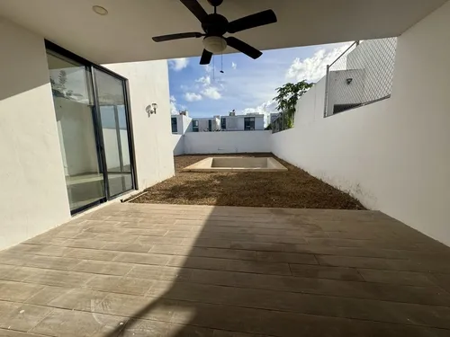 Residencia En Venta De 4 Recámaras En Privada Amanthea.