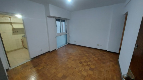 Imagen 3 de 5 de Departamento Dos Ambientes Interno Dos Cuadras Estacion Olivos