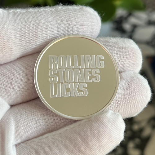 Medalha Rolling Stones Licks Banhada Prata + 4 Selos Postais