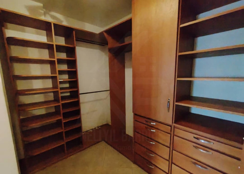 En Venta Iluminado Penthouse Duplex Remodelado 4/3/2 155 M2 Agua Constante Edificio Bien Mantenido