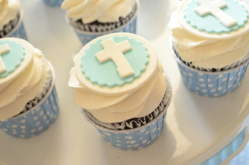 Torta De Comunión + Cupcakes. Pastelería Artesanal, Mesas