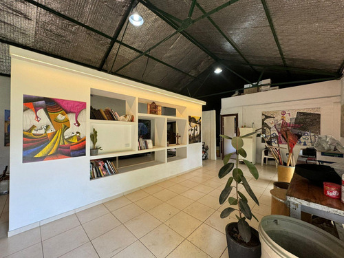 Casa En Venta - 8 Dormitorios 4 Baños - La Lonja