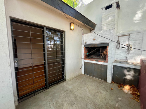 Venta Con Renta De Casa Ph Independiente En Parque Rodó Completamente Reciclada De 2 Dormitorios Y Garaje
