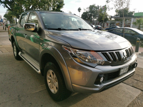 Imagen 3 de 12 de Mitsubishi L200 2018 2.4 Cabina Doble 4x2 Mt