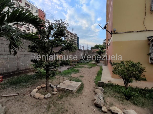 Daniela Linarez Vende Apartamentos De 65m2 En El Oeste De Barquisimeto Cerca De Todo Con Amplios Espacios En Impecables Condiciones Con Seguridad Y Todos Los Servicios Básicos