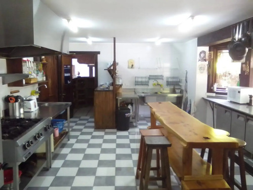 Hosteria Full House En Altos De Manzano, Villa La Angostura
