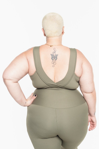 Imagem 3 de 10 de Top Plus Size Média Sust. V Emana® Wonder Size Verde