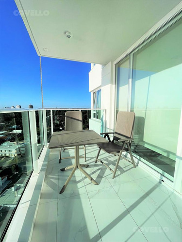 Apartamento En Alquiler En Torre Con Amenities, 2 Dormitorios En Suite, Cocina Integrada Y Toillette.-