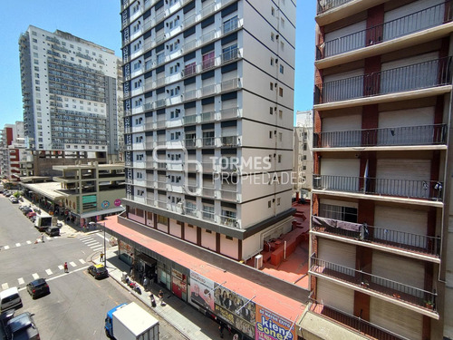 Departamento En Venta En Pleno Centro De Mar Del Plata 2 Ambientes A La Calle