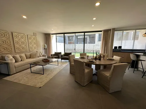 Se Vende Residencia En Altozano, Luxury.,3 Recamaras, 4.5 Baños, Jardín, Cto Ser