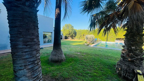Venta Casa De Categoría En Barrio Dalvian