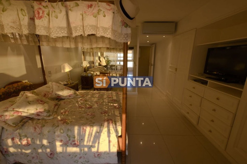 Imagen 16 de 24 de Apartamento En Playa Mansa 3 Dormitorios Alquiler