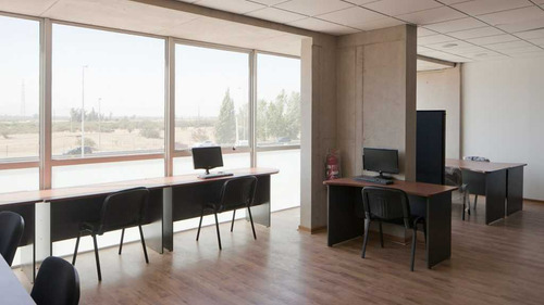 Amplios Patios De Maniobra, Opción Oficinas (64325)