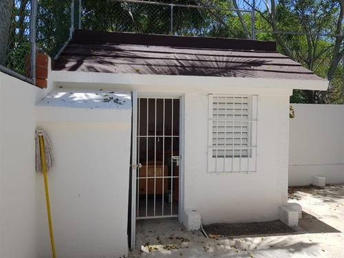 Propiedad Con Tres Apartamentos En Guayacanes Cerca Dejuan Dolio Con Playa Comun