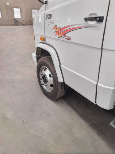 Imagem 9 de 10 de Mercedes Bens 710 Plus