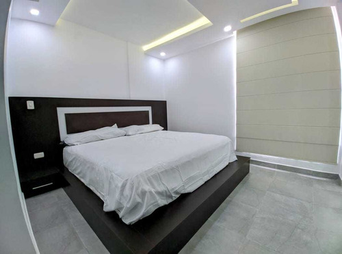 Imagen 15 de 20 de Mary Castro Vende Town House En Rincon Mañongo